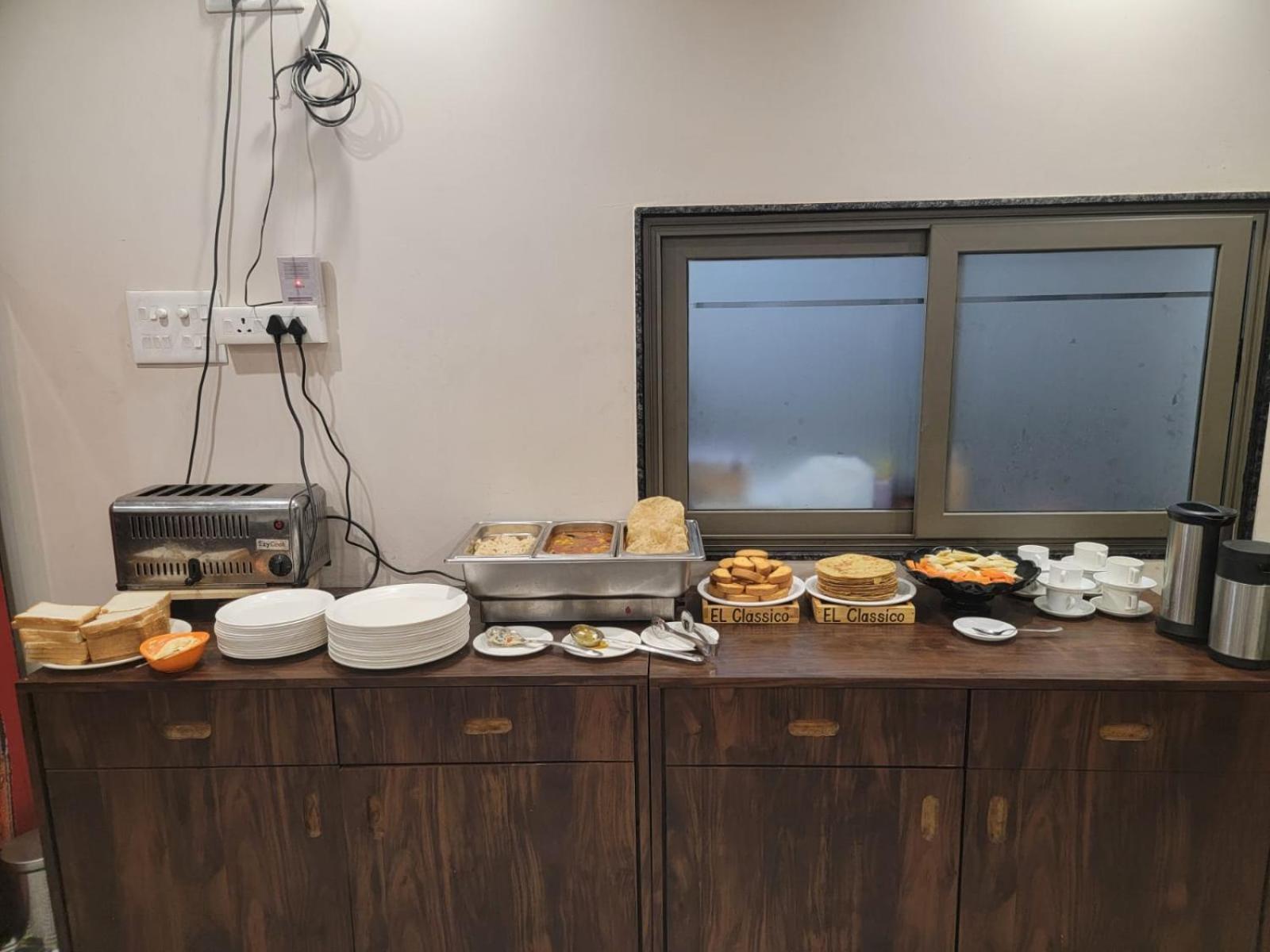 Hotel El Classico Rajkot Ngoại thất bức ảnh