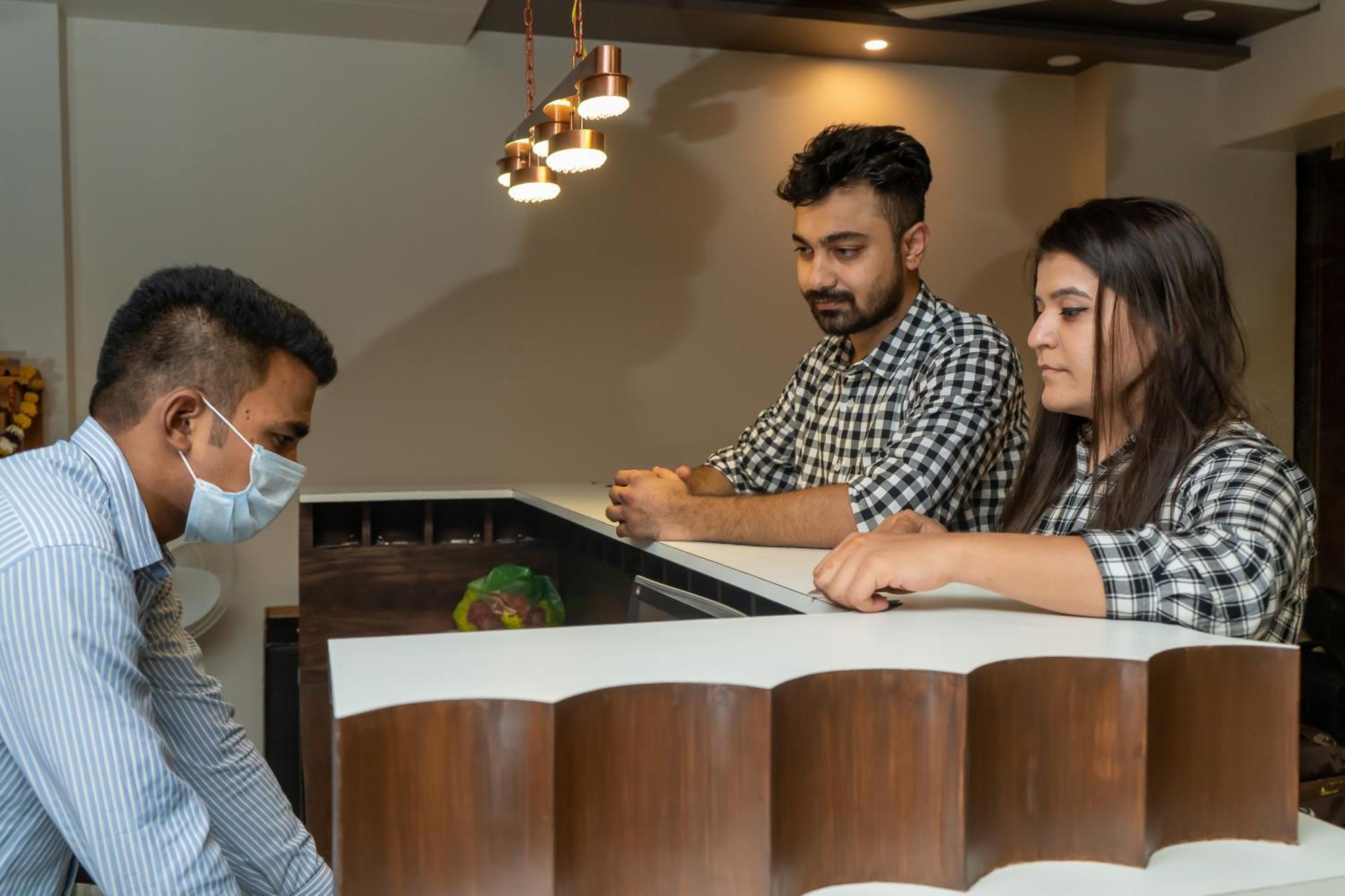 Hotel El Classico Rajkot Ngoại thất bức ảnh